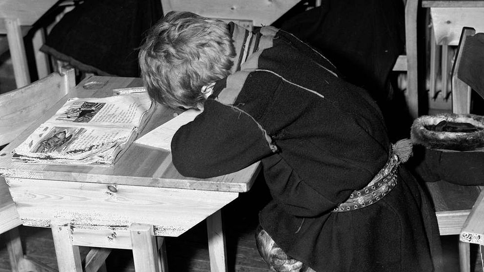 Från en internatskola i Karasjok 1950. Forskarna vill se hur den tiden påverkat både de som var med då och deras efterkommande.