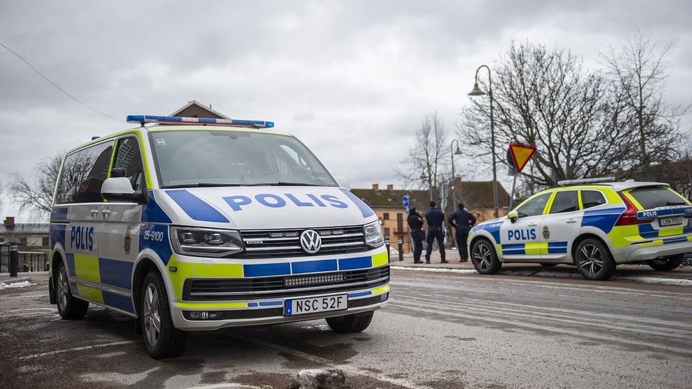 polsipatruller i Hedemora vid en bostad