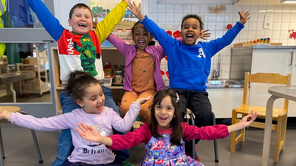 På förskolan Lilla Tensta har pedagoger märkt av det nya språkfenomenet. Barn använder engelska när de leker med varandra.