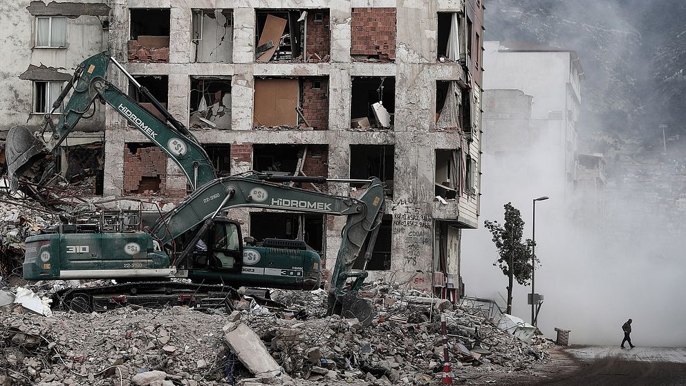 Ett av alla tusentals byggnader i Turkiet som raserades av jordbävningen den 6 februari.
