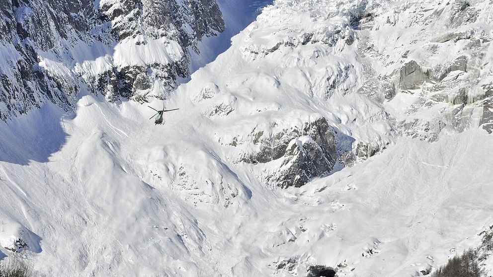 Under säsongen har flera svenskar omkommit i laviner, både i Sverige och utomlands. Arkivbild visar den lavindrabbade italienska skidorten Courmayeur.