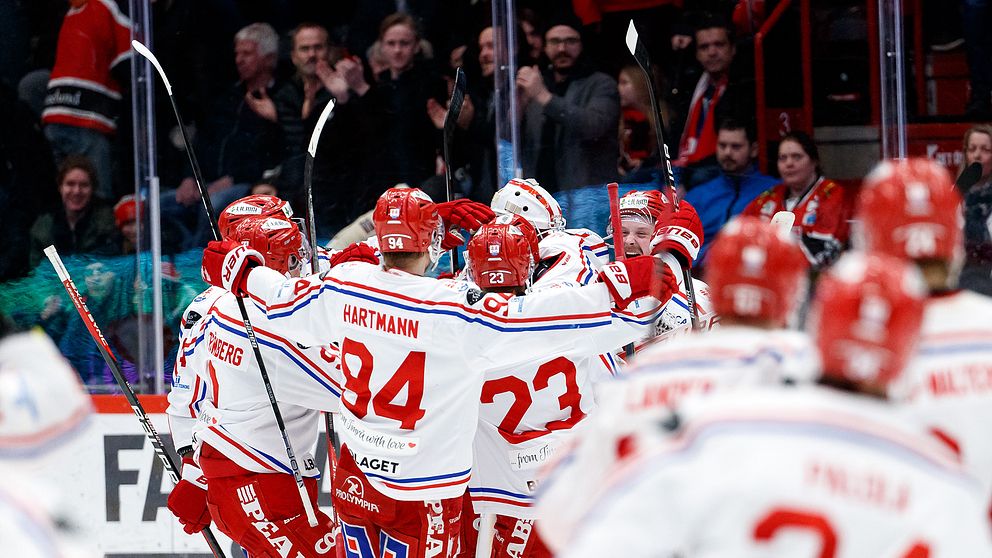 Timrås spelare jublar efter 2-3 kvartsfinal fem i SHL mellan Örebro och Timrå.