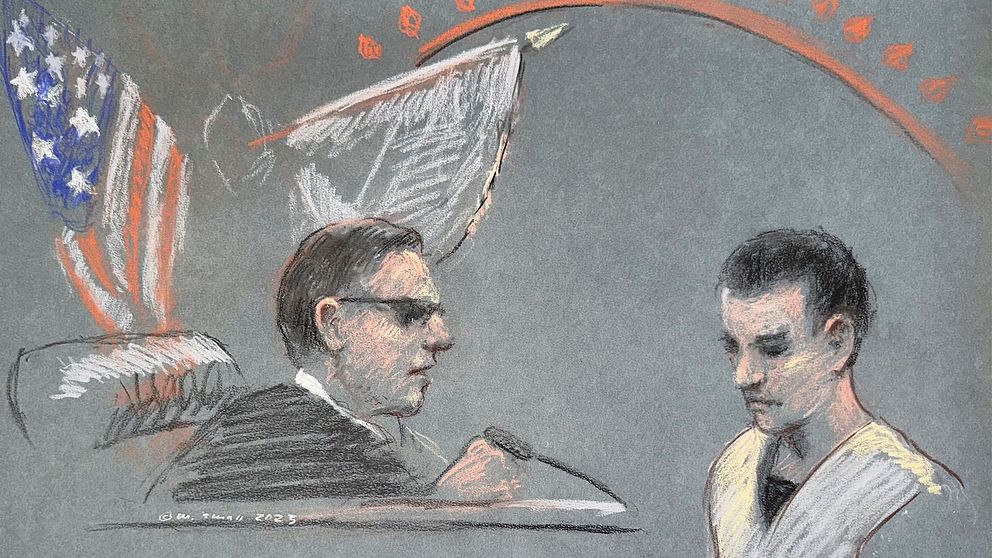 Bilden visar en sketch föreställande Jack Teixera i domstol.