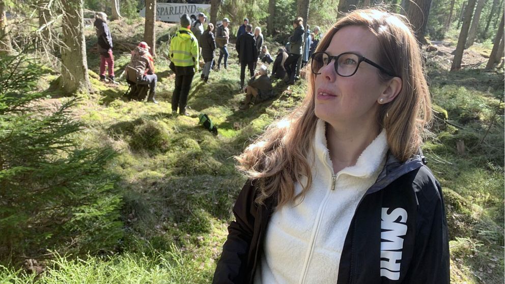 Alexandra Birger Röör på SMHI i en skog
