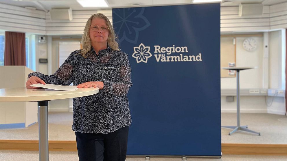 Maria Berglund, områdeschef slutenvården region Värmland. Medelålders kvinna med glasögon och blont hår.