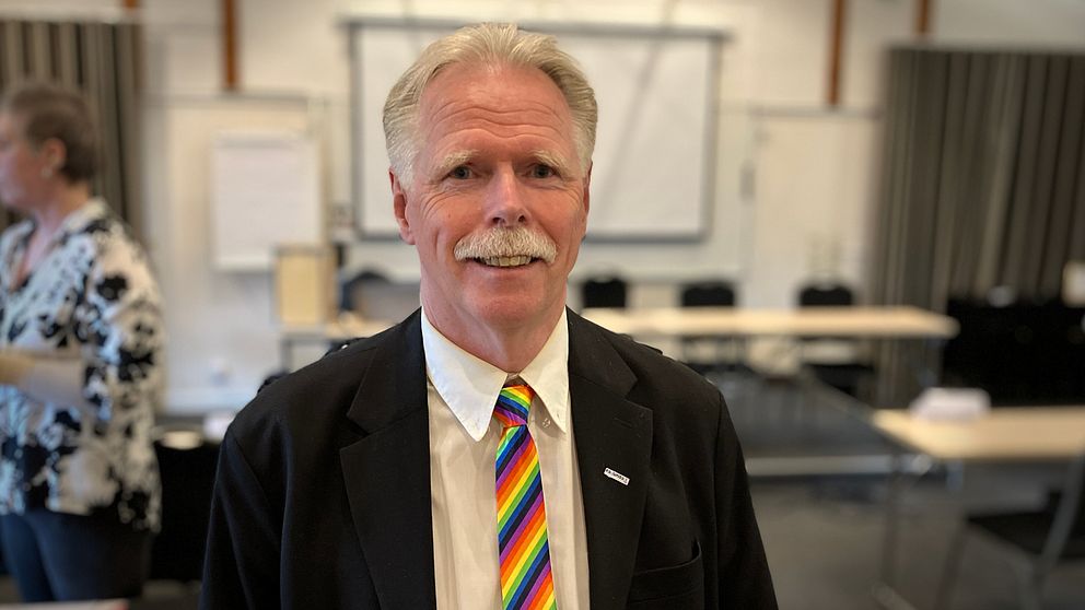 Lennart Raswill (C) nytt kommunalråd. En man med mustasch och kostym och randig slips.