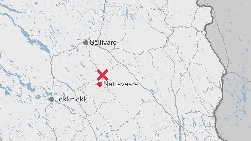Karta över norra Norrbotten med orterna Gällivare, Jokkmokk och Nattavaara utmärkta. Norr om Nattavaara syns ett rött kryss vid den ungefärliga plats längs Nattavaaravägen som olyckan inträffade.