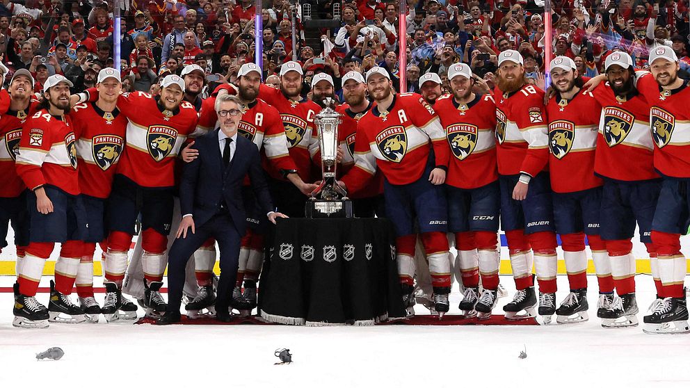 Flrodia Panthers vann den östra konferensfinalen, fick ta emot Prince of Wales Trophy och kan nu förbereda sig för en Stanley Cup-final.