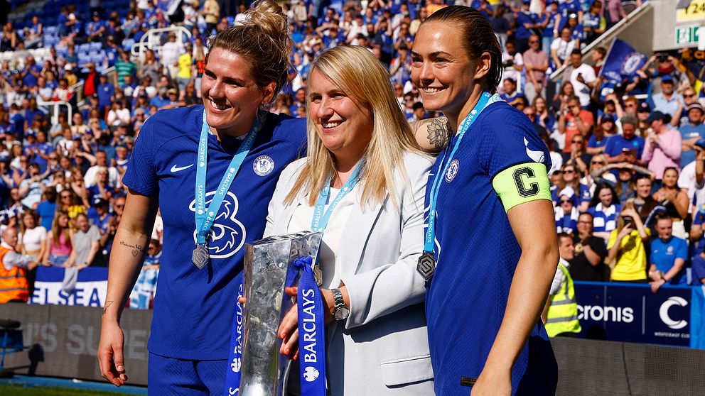 Chelseas Millie Bright, tränare Emma Hayes och Magdalena Eriksson.