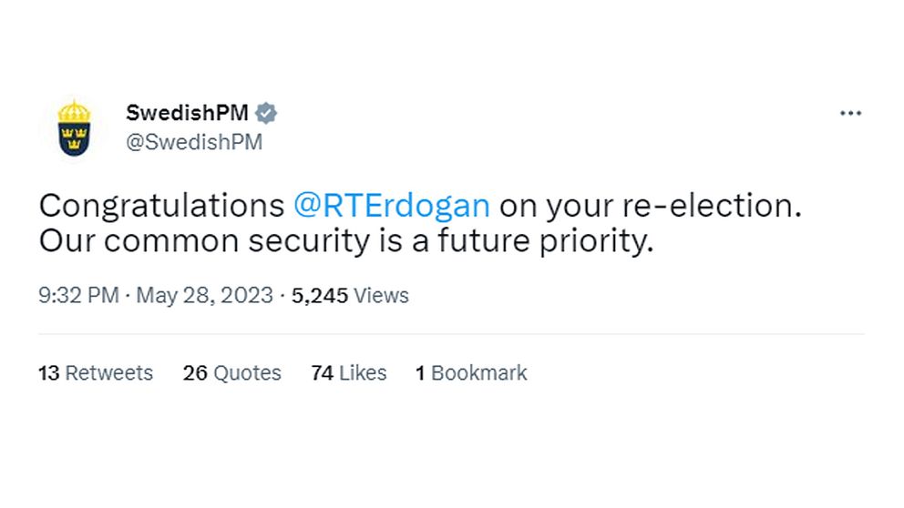 Sveriges statsminister Ulf Kristersson grattar Turkiets president Tayyip Erdogan till valvinsten, via Twitter.