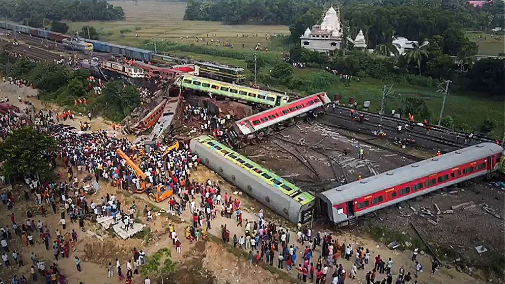 Bilder från tågolyckan och vittnesmål från boende i Baleshwar.