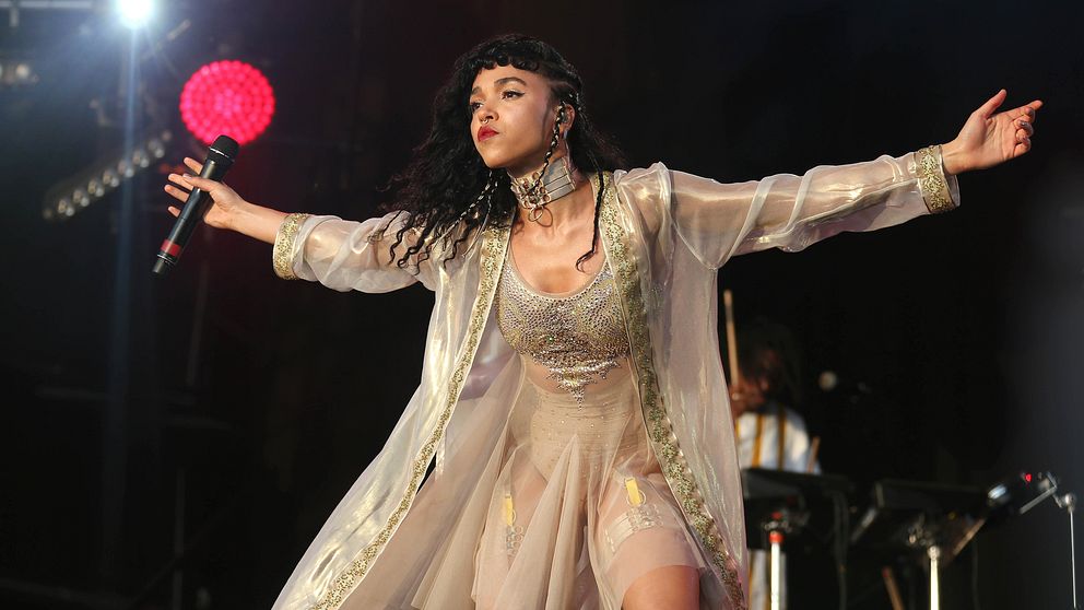 Tahliah Barnett, känd som FKA Twigs på Glastunburyfestivalen i somras.