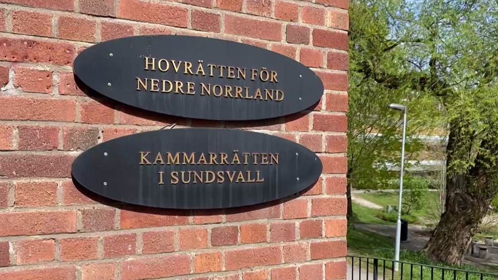 På bilden syns en skylt där det står Hovrätten för nedre Norrland som ligger i Sundsvall.