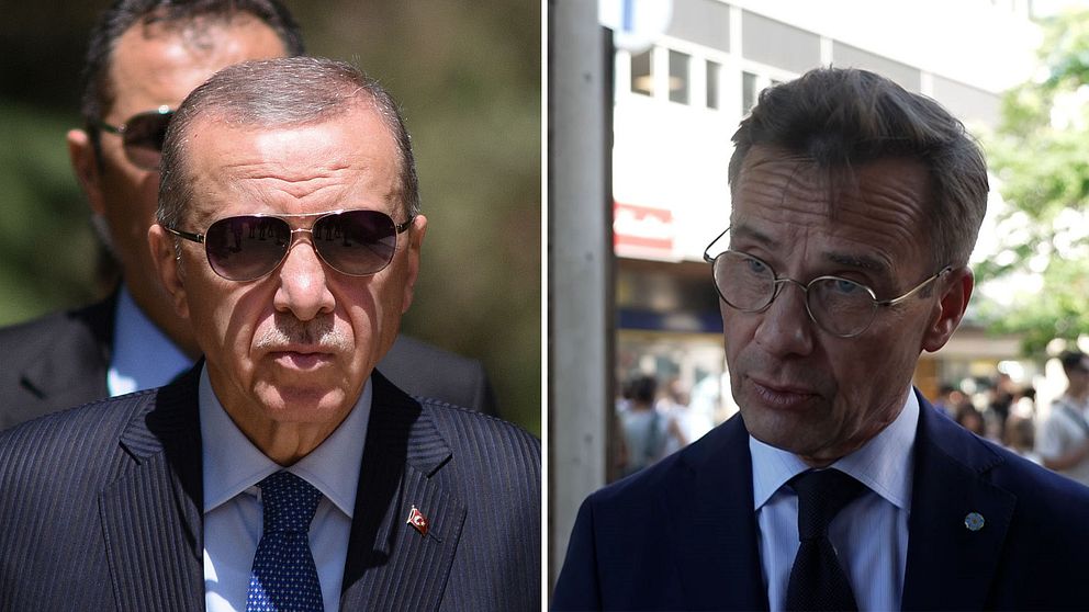 Turkiets president Recep Tayyip Erdogan bredvid en bild på Sveriges statsminister Ulf Kristersson.