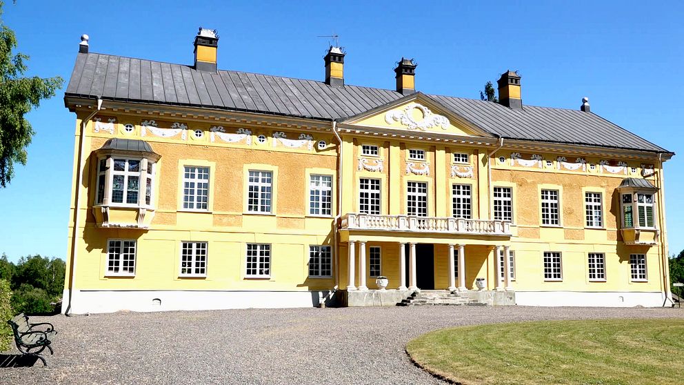 Trystorp slott i Lekebergs kommun i solljus.