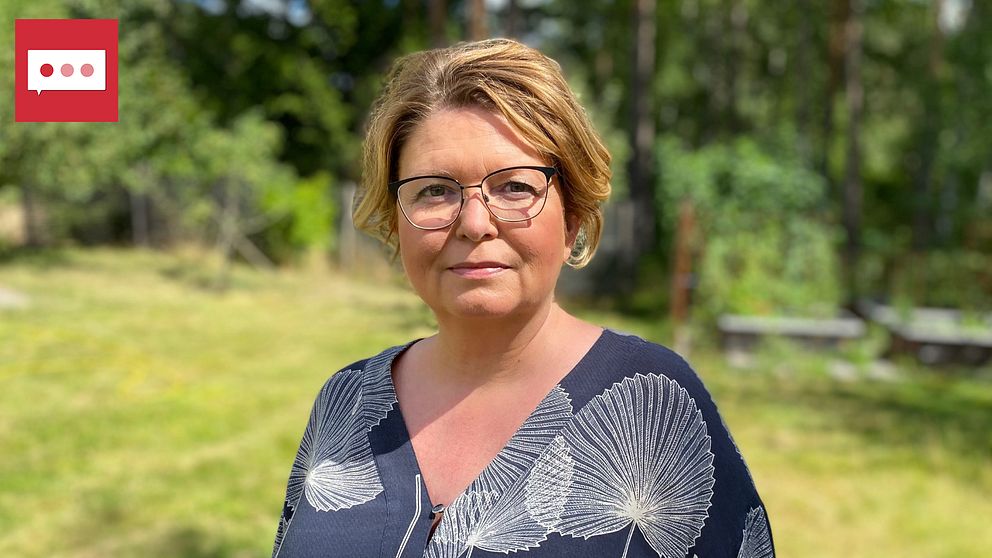 Maria Widemo från Naturvårdsverket står utomhus och tittar in i kameran.