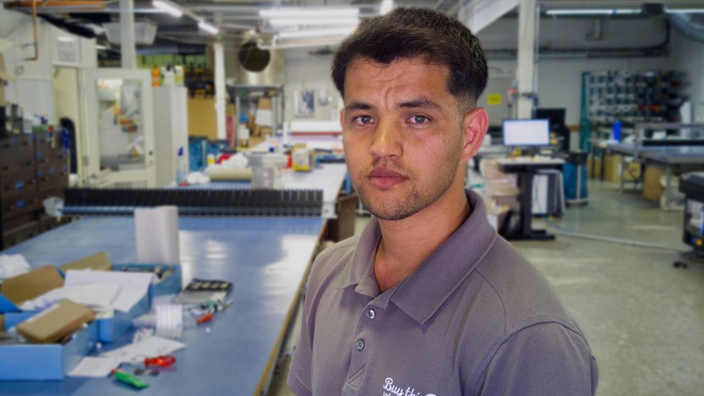 Azizullah Hosseini flydde från Afghanistan och kom till Sverige 2015. Han har nu fått 24 avslag hos Migrationsverket – men hoppet lever om att få stanna i landet.