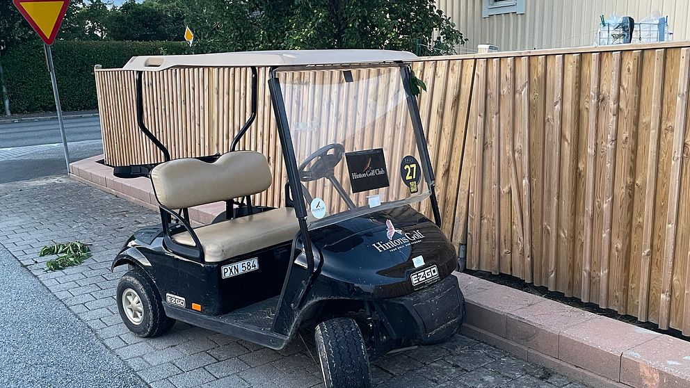 Två golfbilar försvann från en golfklubb i Kvarnby i Malmö på måndagskvällen. Enligt polisanmälan ska ungdomar ha kört iväg med de stulna fordonen.