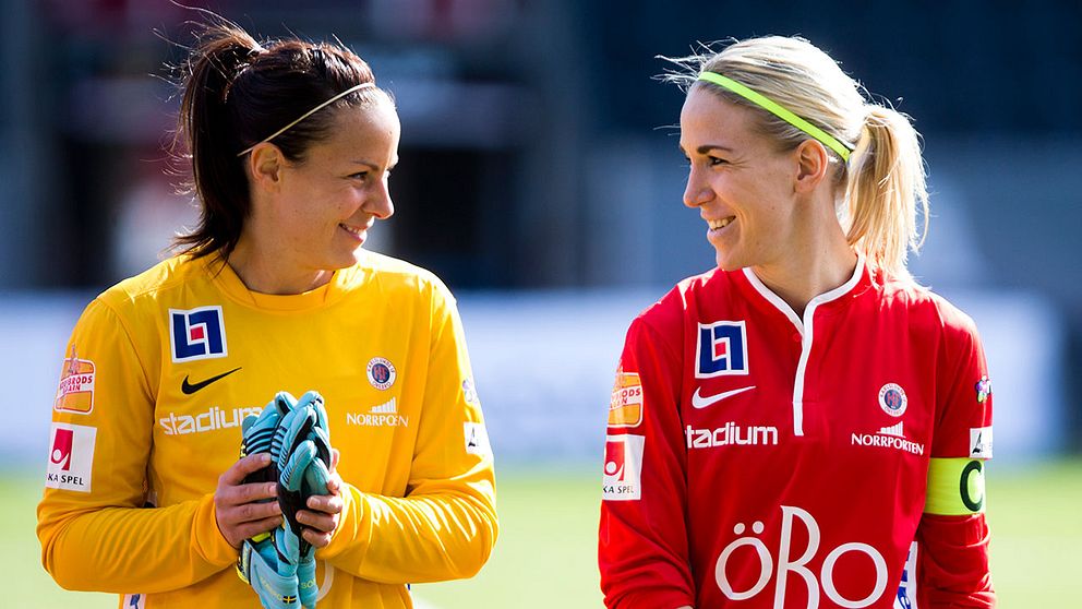 Örebros målvakt Carola Söberg och lagkapten Elin Magnusson.