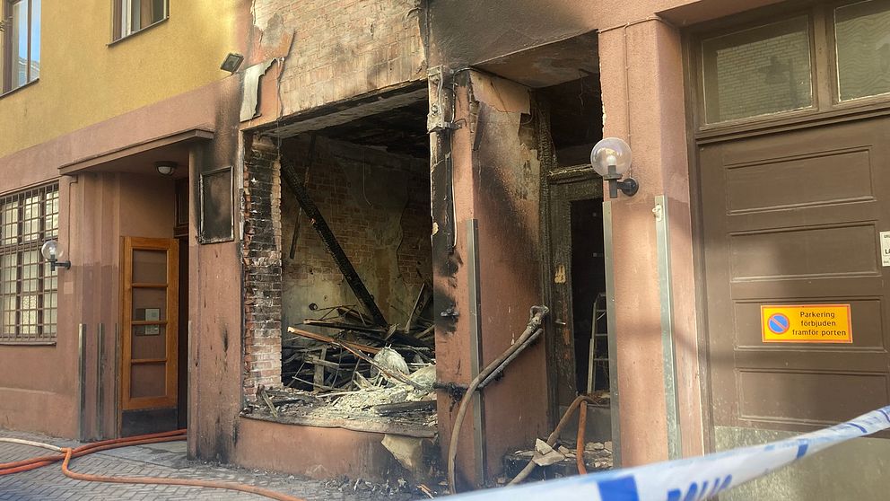 Lokalen i centrala Kristianstad totalförstördes i branden. Runt 25 personer i byggnaden fick evakueras.