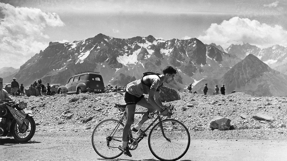 Federico Bahamontes i stigningen uppför 2500 meter höga Mt Galibier under den 19:e etappen av Tour de France 1954.