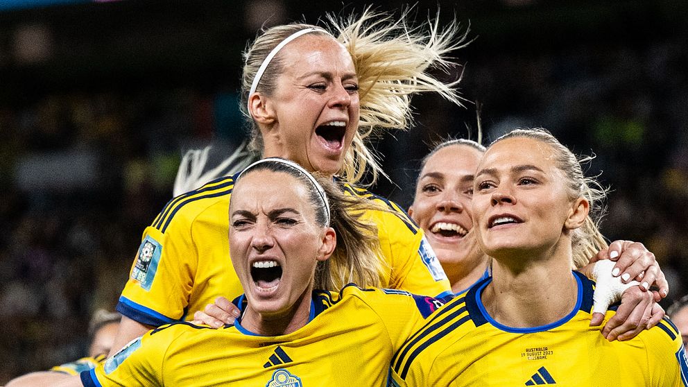 Kosovare Asllani (nere till vänster) och Fridolina Rolfö (höger) gjorde Sveriges två mål i bronsmatchen mot Australien.