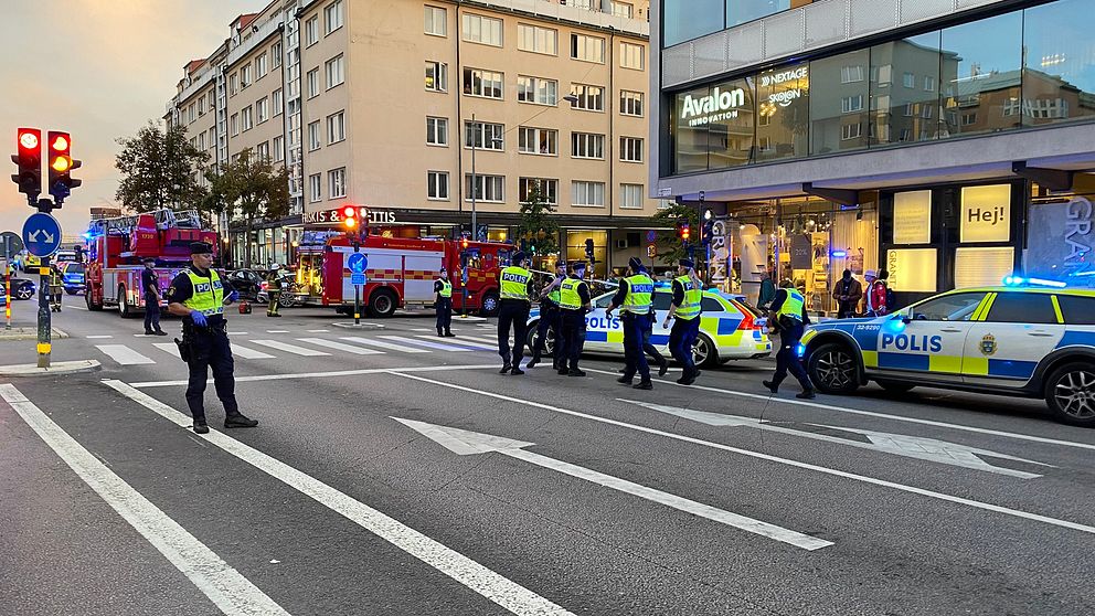 Ett område i Hornstull är avspärrat efter krocken.