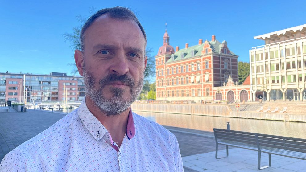 Torbjörn Brorsson (M), ordförande i individ- och familjenämnden i Landskrona, menar att det är dags att våga testa modellen Bostad först.