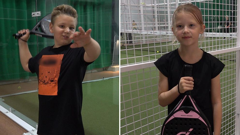 Pojke i svart och orange t-shirt håller ett padelrack bakom huvudet och sträcker fram en hand mot kameran. Flicka i svart t-shirt håller ett padelrack framför magen och tittar mot kameran. Sölvesborg, Rex padel.
