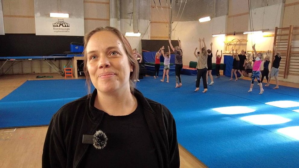 Karin Melin, cirkustränare och artist, i Norrköpings Ungdomscirkus träningslokal på Noss-området i stadsdelen Butängen.