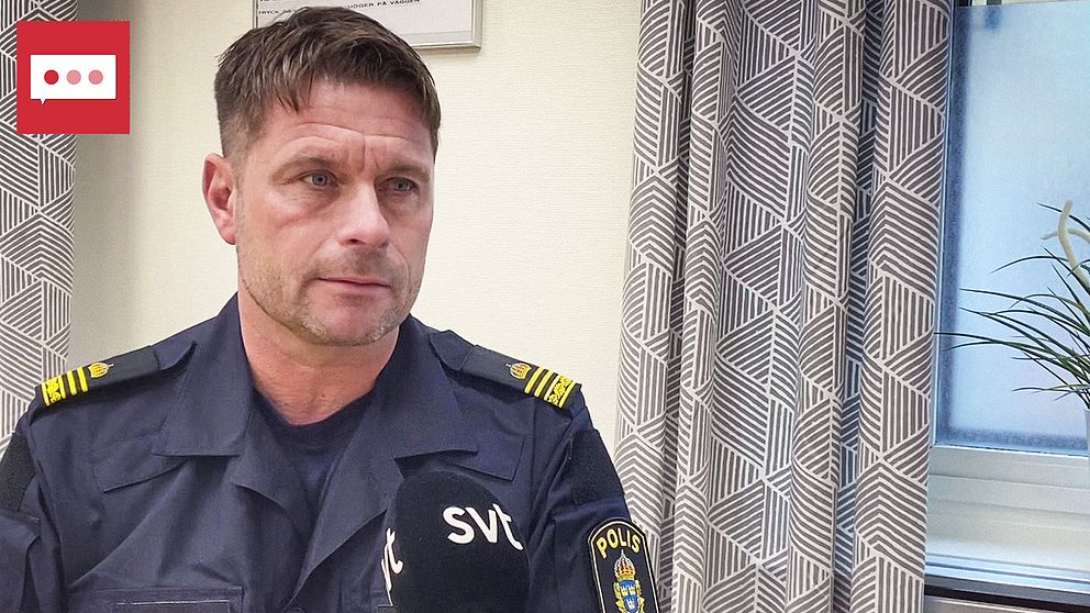 Man i polisuniform i ljust rum, Magnus Wallin, gruppchef på polisen i Säffle.