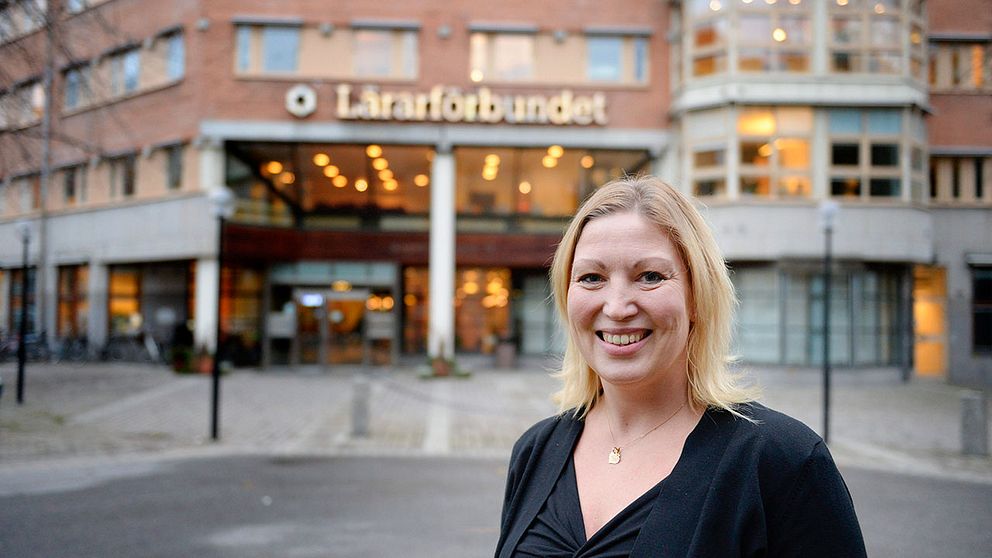 Lärarförbundets ordförande Johanna Jaara Åstrand tycker att lärarbristen hamnat i skymundan.