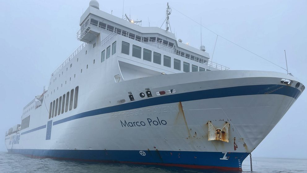 En färja, fartyg, även kallat ”Marco Polo” ligger i vattnet.