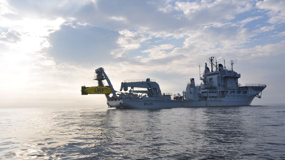 Undervattensfartyget HMS Belos har undersökt platsen för den trasiga fiberkabeln.