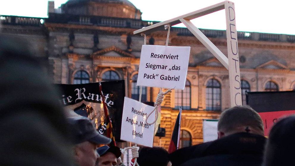 Platser i galgen reserverades dels för Angela Merkel, dels för hennes ställföreträdare Sigmar Gabriel
