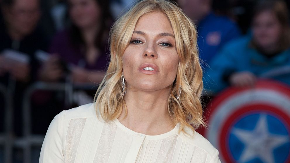 Skådespelaren Sienna Miller om löneskillnaderna mellan män och kvinnor i Hollywood.