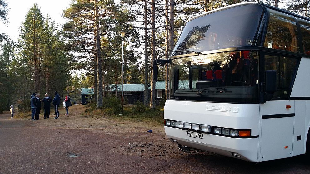 Asylsökande vägrar kliva av bussen i Limedsforsen