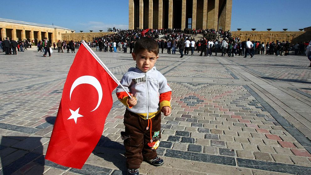 En turkisk pojke som deltar i firandet av att Turkiet grundades år 1923. Bilden är från 2010.