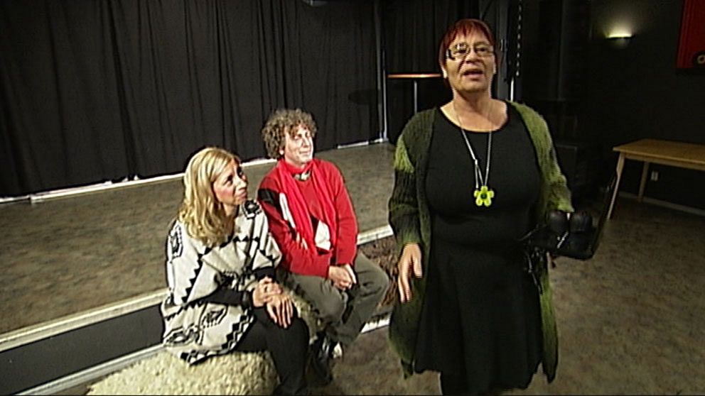 Paula Barton, Michael Neumann och Irmeli Stenman i föreställningen Ja så vi leva!