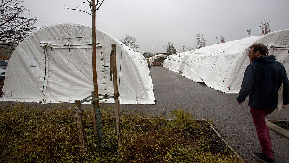 Tält för nyanlända asylsökande vid Migrationsverkets kundcenter i Malmö.