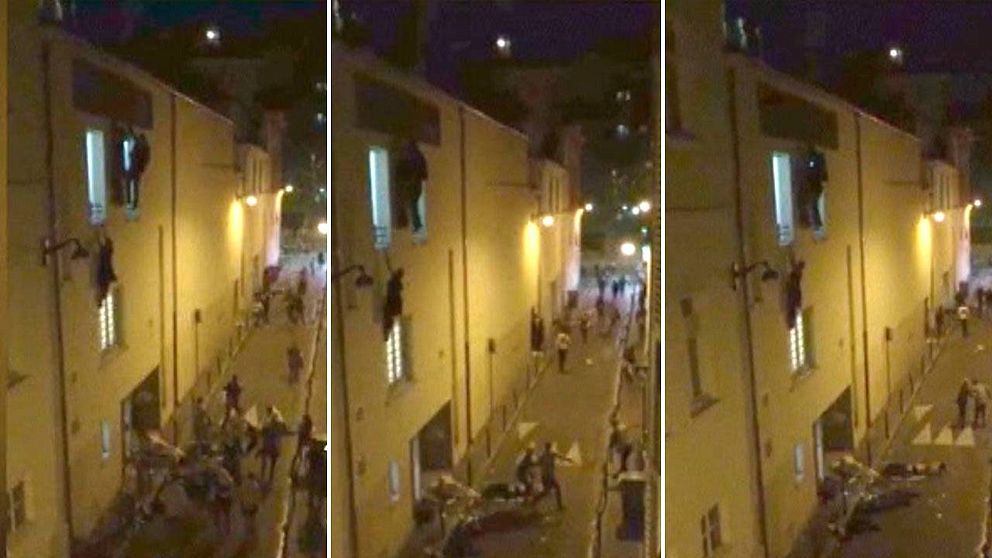 En mobilfilm visar hur konserbesökare rusar ut från lokalen Bataclan. I bakgrunden hörs skrik och skottlossning. OBS varning för obehagliga bilder i klippet.