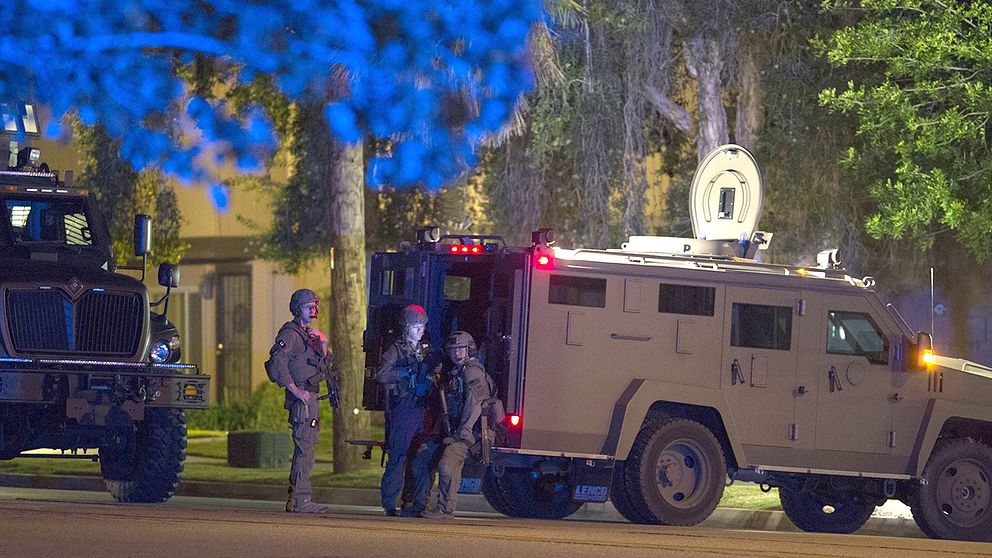 De lämnade bort sin baby – och sköt 14 personer | SVT Nyheter