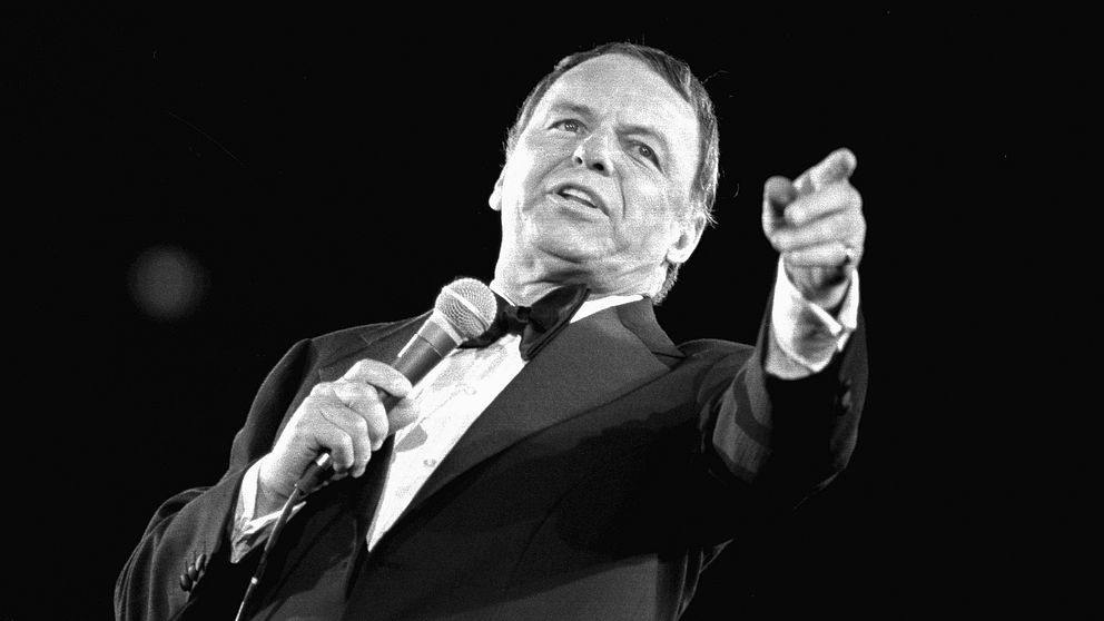 Frank Sinatra uppträder 1974.