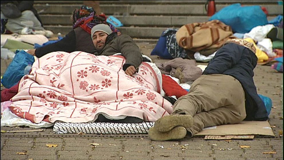 EU-migranter sov i protest utanför stadshuset i Malmö i december 2015.