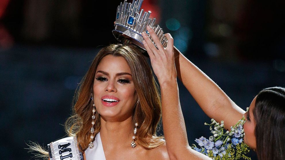 Miss Colombia, Ariadna Gutierrez, blir av med kronan.