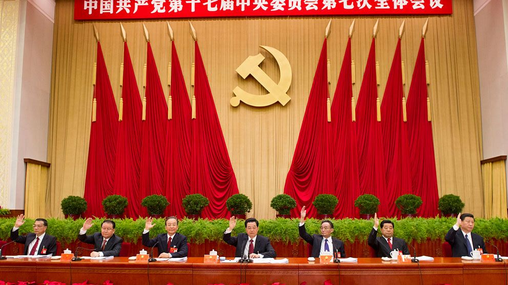 Hu Jintao i mitten kan snart bli avlöst på presidentposten av Xi Jinping, längst till höger.