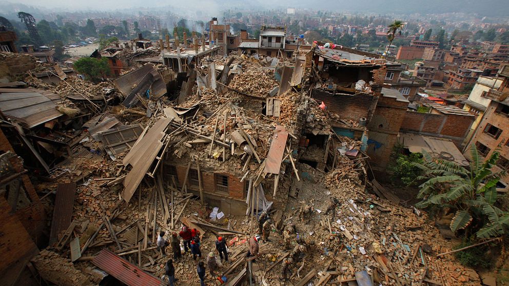 Räddningsarbete i Kathmandu, Nepal efter jordbävningen i april 2015.