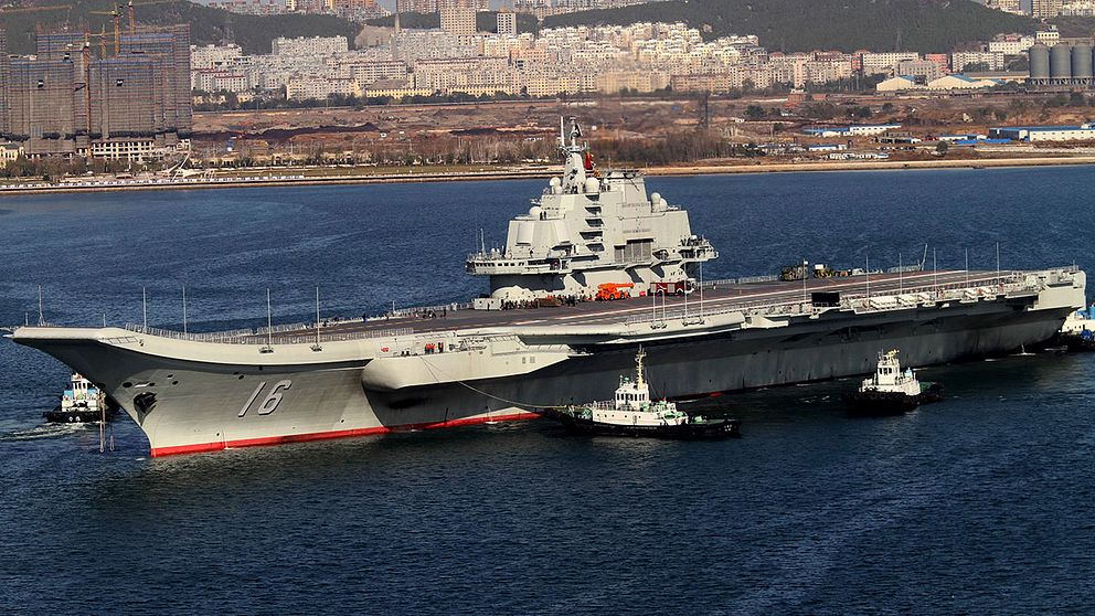Kinas första hangarfartyg Liaoning får sällskap.