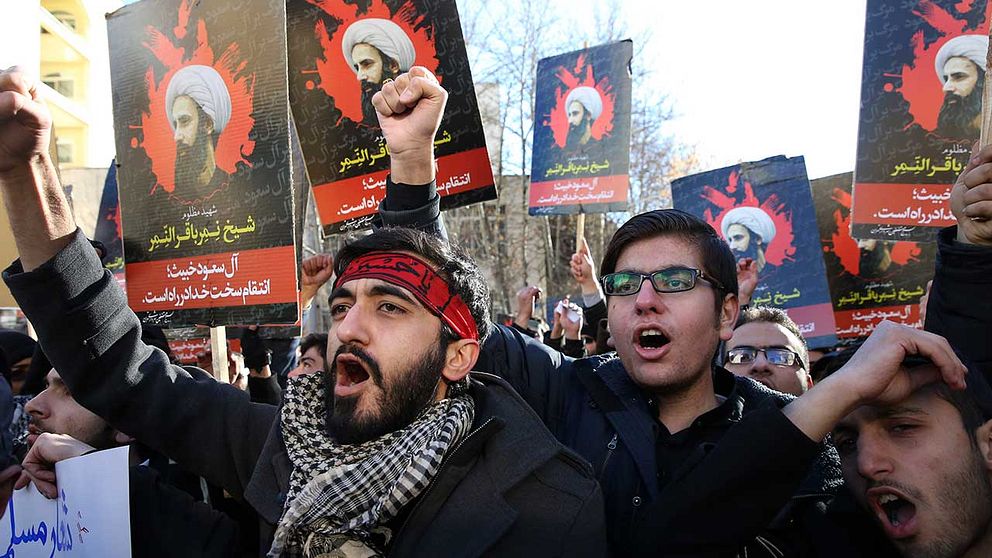Iranier demonstrerade på söndagen vid den saudiska ambassaden i Teheran efter avrättningen av 47 personer, däribland den shiamuslimske ledaren Nimr al-Nimr.