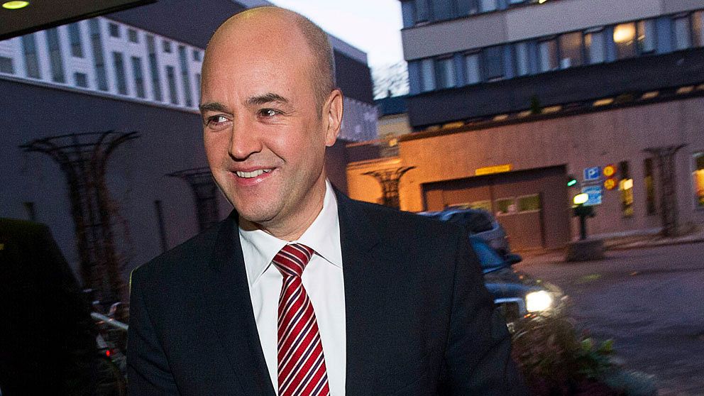 Statsminister Fredrik Reinfeldt utanför tv-huset i Stockholm. Foto: Scanpix